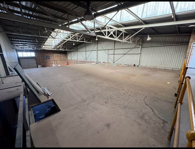 850M² WAREHOUSE TO LET IN STORMILL