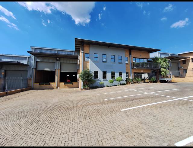 2,350M² WAREHOUSE TO LET IN NORTH RIDING