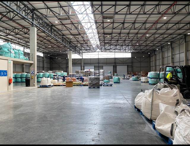 2,810M² WAREHOUSE TO LET IN GOSFORTH PARK