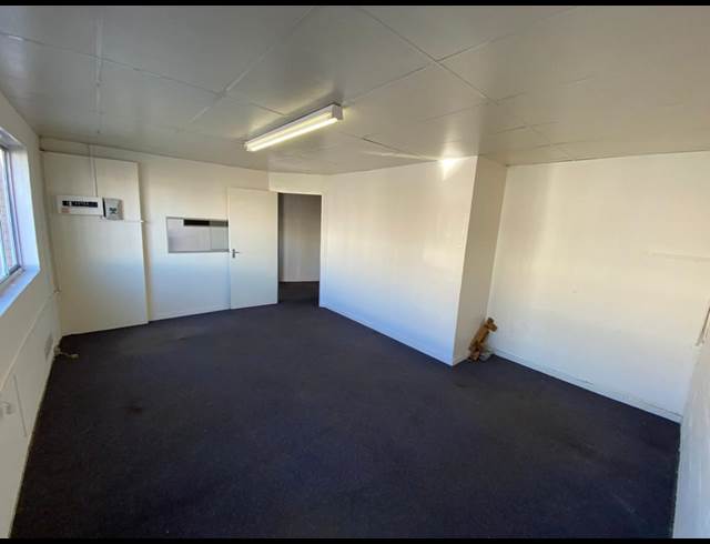 100M² WAREHOUSE TO LET IN THORNTON