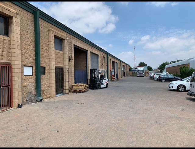 370M² WAREHOUSE TO LET IN LASER PARK