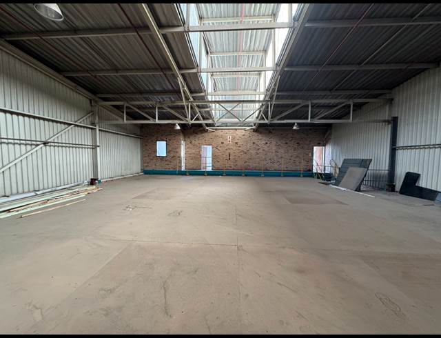 850M² WAREHOUSE TO LET IN STORMILL