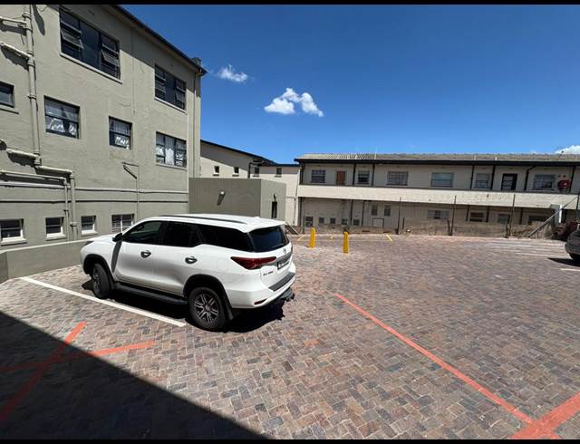 90M² OFFICE TO LET IN SOMERSET WEST CENTRAL