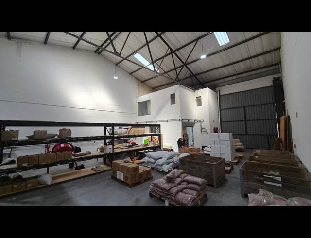 320M² WAREHOUSE TO LET IN KILLARNEY GARDENS