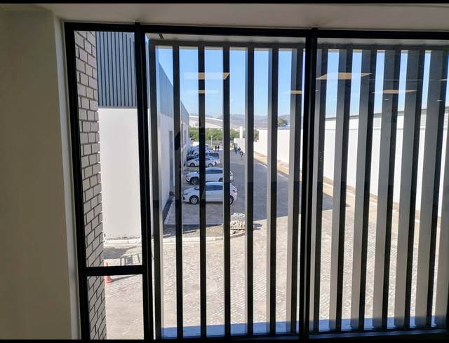 428M² WAREHOUSE TO LET IN STIKLAND INDUSTRIAL