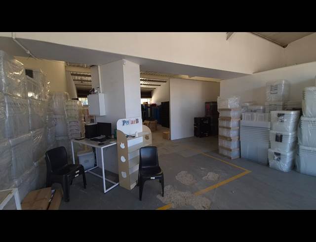 269M² WAREHOUSE TO LET IN LYTTELTON MANOR