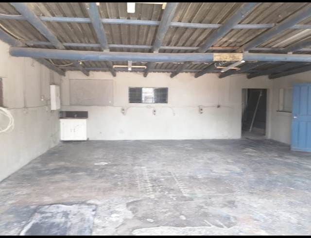 130M² WAREHOUSE TO LET IN BREDELL