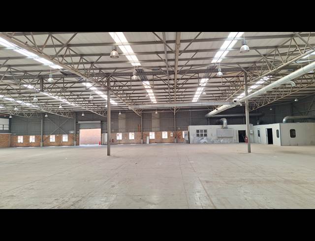 2,700M² FACTORY TO LET IN STORMILL