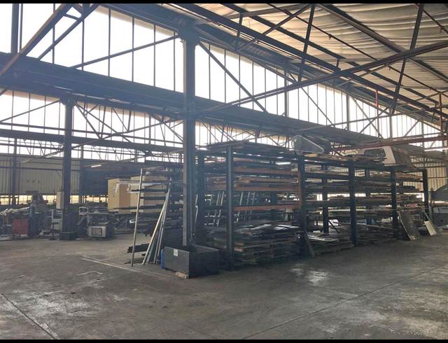 2,400M² WAREHOUSE TO LET IN SPARTAN