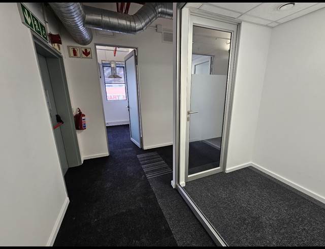 1,001M² OFFICE TO LET IN WOODSTOCK