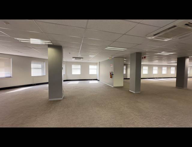 1,000M² OFFICE TO LET IN MEADOWDALE