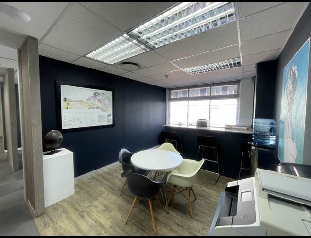 277M² OFFICE TO LET IN WATERFRONT