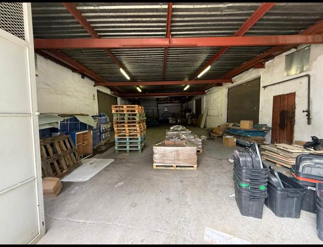 1,159M² WAREHOUSE TO LET IN INDUSTRIA
