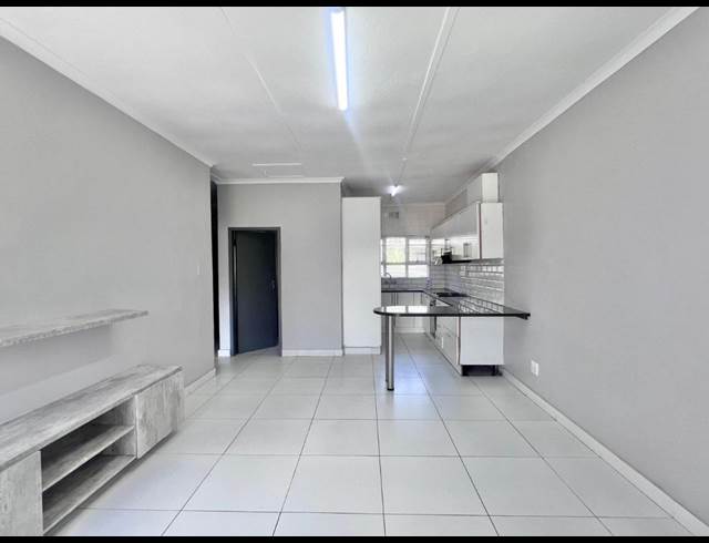 2 bed property to rent in KENILWORTH