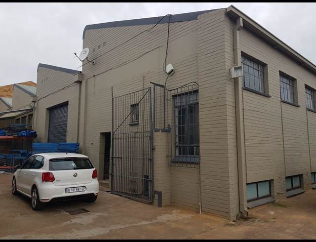 385M² WAREHOUSE TO LET IN ROBERTSHAM