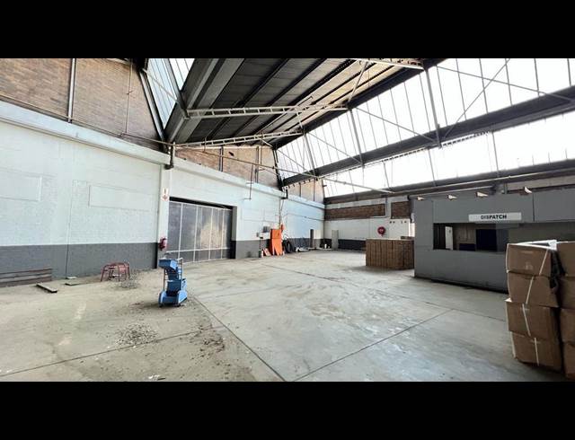 2,800M² WAREHOUSE TO LET IN TROJAN