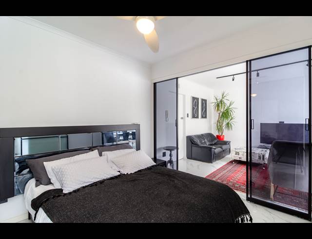 1 BEDROOM APARTMENT TO LET IN SEA POINT
