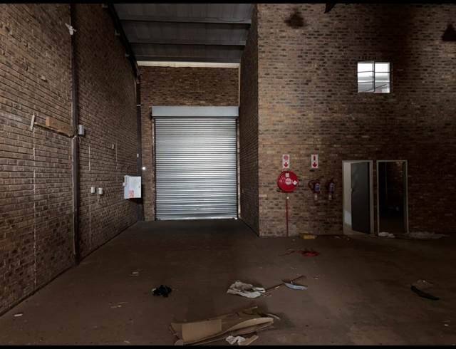 504M² WAREHOUSE TO LET IN KIRKNEY