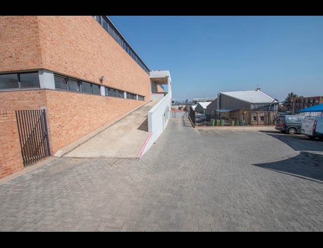 652M² OFFICE TO LET IN KRAMERVILLE