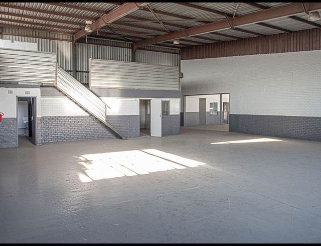 724M² WAREHOUSE TO LET IN HALFWAY HOUSE