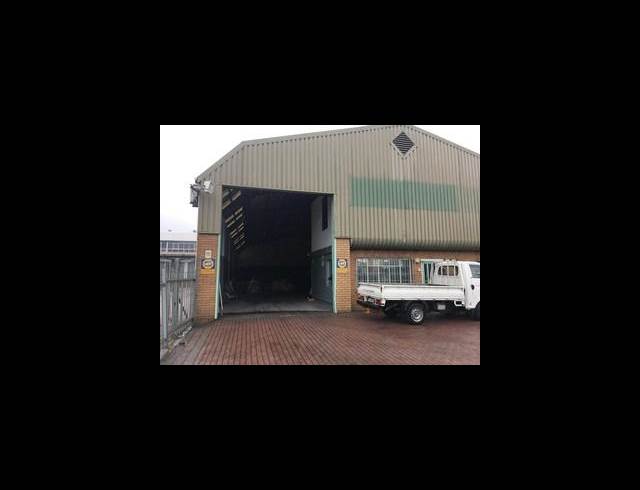 700M² WAREHOUSE TO LET IN EPPING INDUSTRIAL