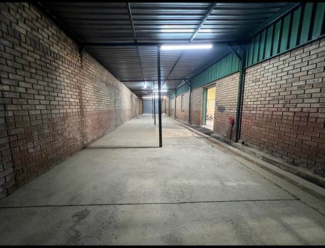1,060M² WAREHOUSE TO LET IN GATEWAY INDUSTRIAL PARK