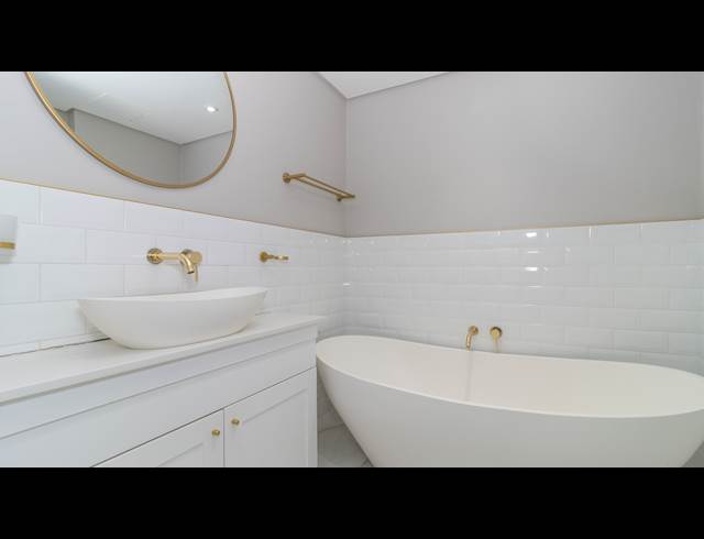 2 BEDROOM APARTMENT TO LET IN BEACHFRONT