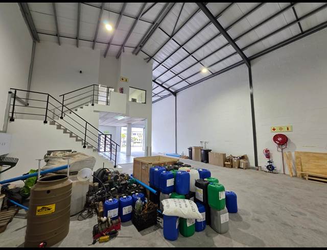 500M² WAREHOUSE TO LET IN FIRGROVE