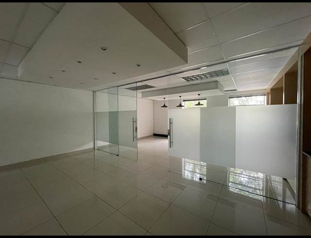 213M² OFFICE TO LET IN BRYANSTON