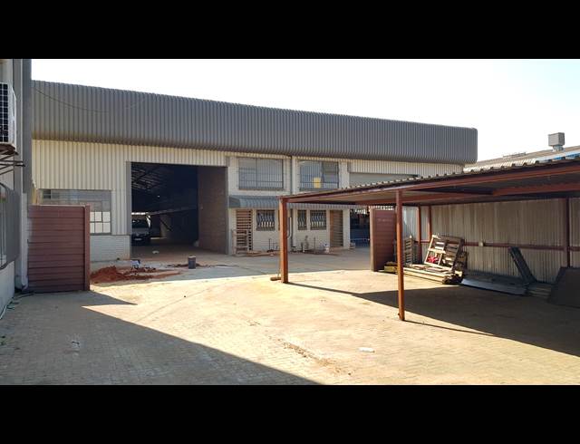 500M² FACTORY TO LET IN ANDERBOLT
