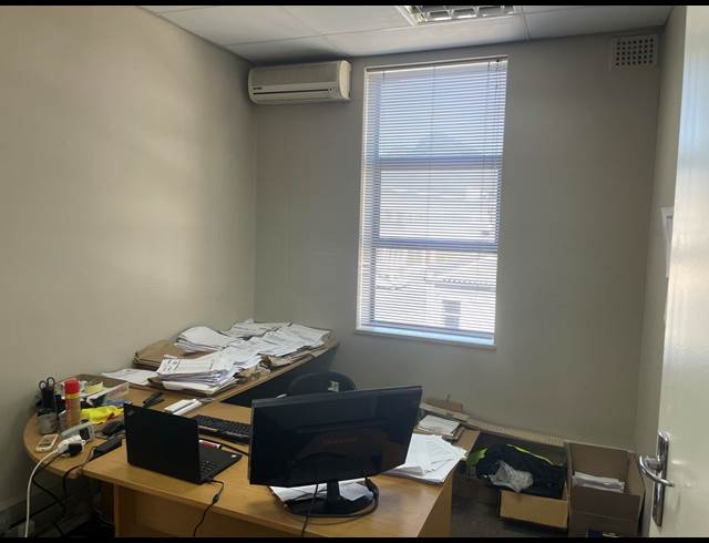 180M² OFFICE TO LET IN NDABENI