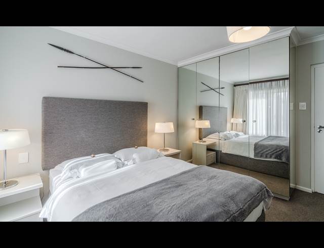 2 BEDROOM APARTMENT TO LET IN BANTRY BAY