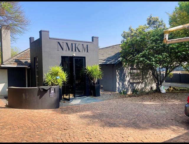 220M² OFFICE TO LET IN EMMARENTIA
