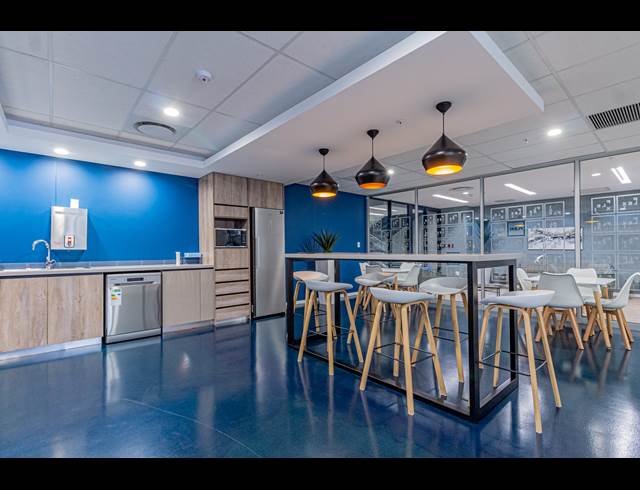 30M² SERVICED OFFICE TO LET IN VORNA VALLEY