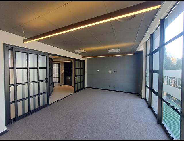 345M² OFFICE TO LET IN HYDE PARK