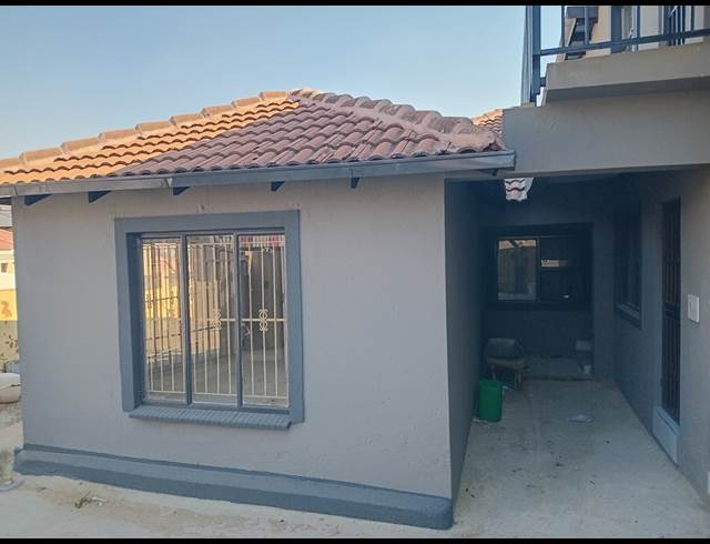 1 BEDROOM FREEHOLD TO LET IN COSMO CITY