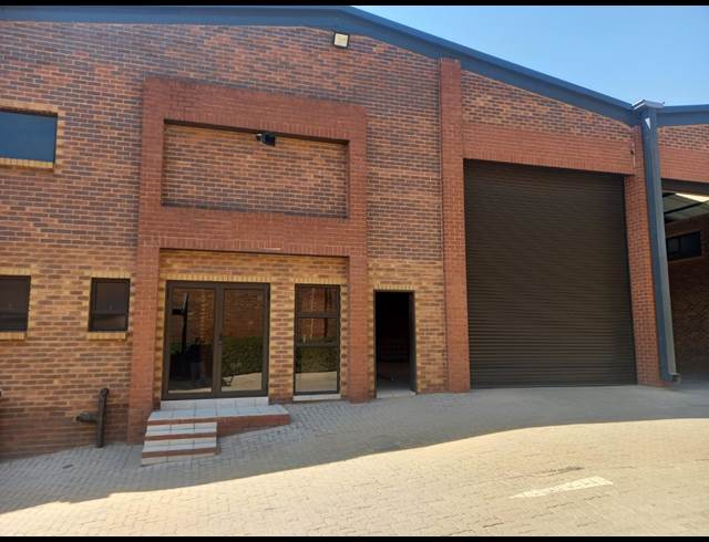 530M² WAREHOUSE TO LET IN POMONA