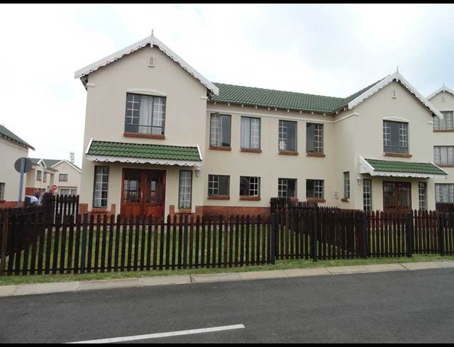 3 bed property to rent in TERENURE