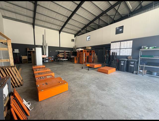322M² WAREHOUSE TO LET IN FIRGROVE