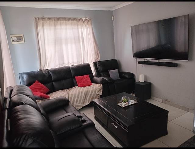 2 BEDROOM FREESTANDING TO LET IN COSMO CITY