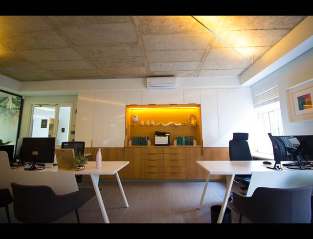 220M² SERVICED OFFICE TO LET IN HYDE PARK