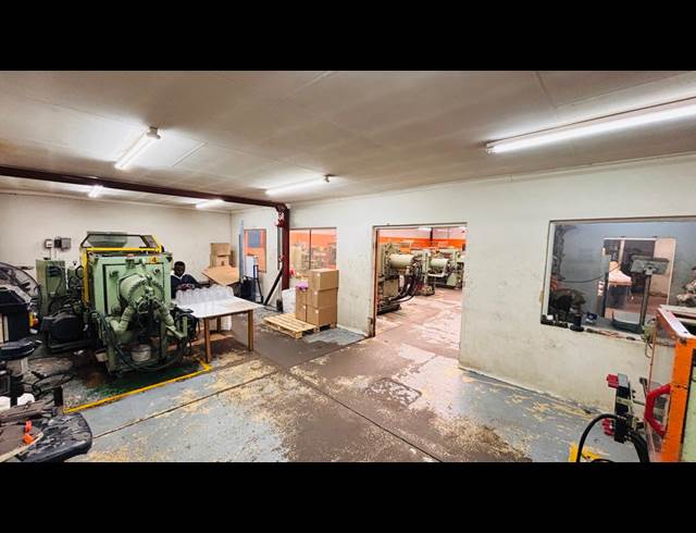 514M² WAREHOUSE TO LET IN CHAMDOR