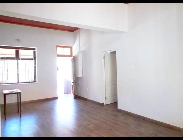 2 bed property to rent in WOODSTOCK