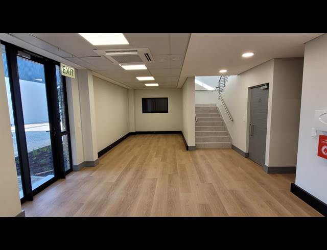 414M² WAREHOUSE TO LET IN STIKLAND INDUSTRIAL