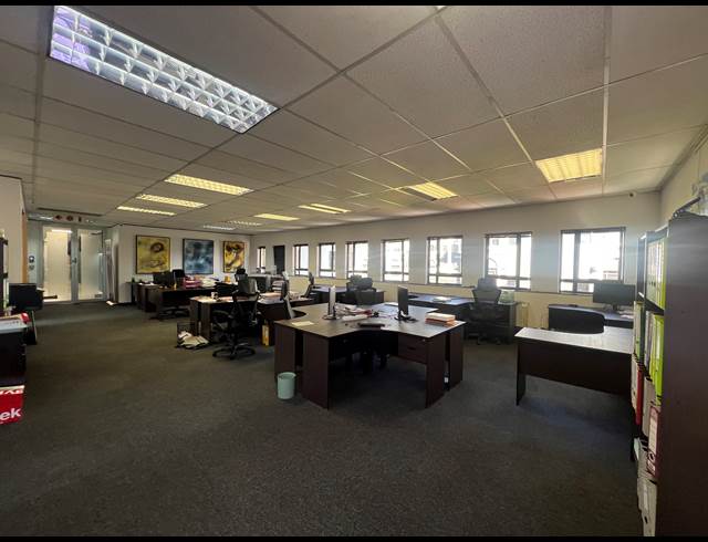 194M² OFFICE TO LET IN HYDE PARK