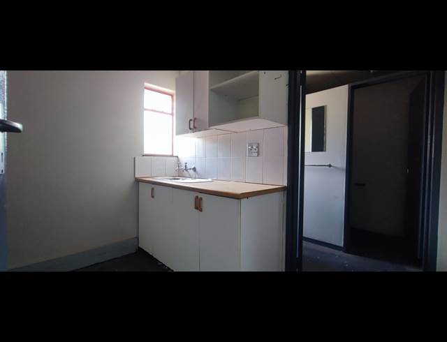 WAREHOUSE PROPERTY TO RENT IN SAMRAND BUSINESS PARK