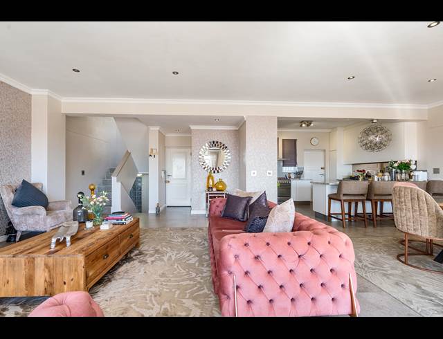 3 BEDROOM APARTMENT TO LET IN SEA POINT