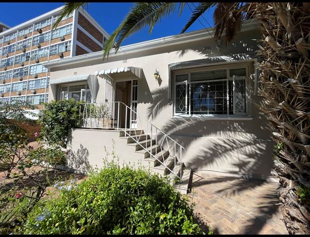 220M² BUILDING TO LET IN SEA POINT