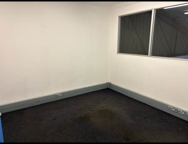 172M² WAREHOUSE TO LET IN STEELEDALE