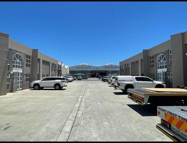 935M² WAREHOUSE TO LET IN STIKLAND INDUSTRIAL